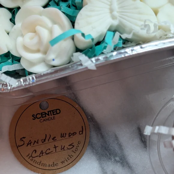 Hand Poured Cream & Yellow Shaped Wax Melts - Picture 2 of 6